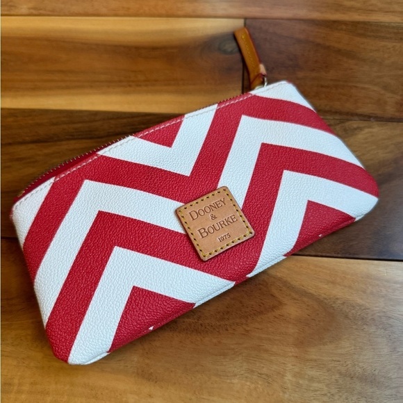 Dooney & Bourke Red White Cosmetic Makeup Bag - Picture 5 of 6